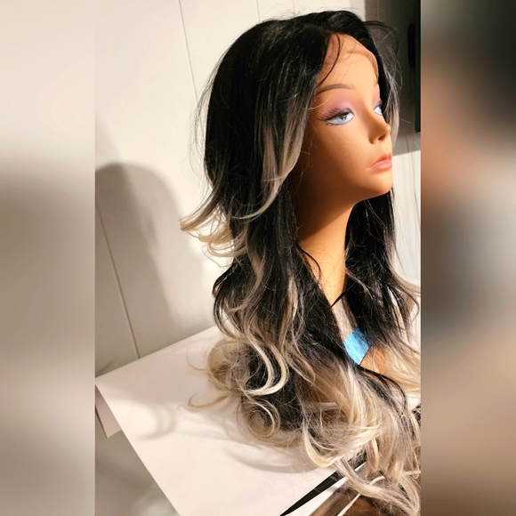 NWT Gorgeous Platinum Blonde BalageWith Dark Roots Lace Front Wig - Picture 8 of 8